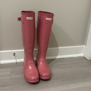 Pink glossy hunter rain boots